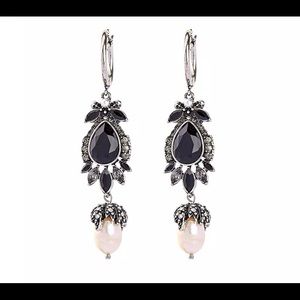 Skull n Pearl Earrings